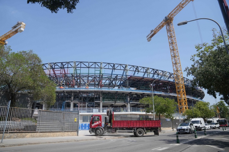 爱游戏登入-巴萨欧冠客场申请未获欧足联回复 首轮主场修缮问题悬而未决