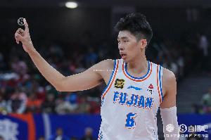 爱游戏登入-媒体人：邹阳续约合同虽没顶格 但福建给出较大诚意 双方都较满意