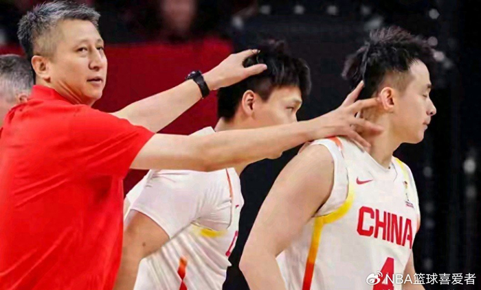爱游戏登入-男篮逆转夜，队长13中2成“惊喜”，郭导的信任该换人了？|赵睿|体育赛事讨论|中国男篮|比赛|关键_新浪体育_新浪新闻