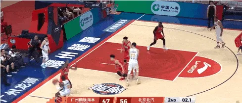 爱游戏登陆入口-精彩！张文杰大帽杰曼，随后杰曼压哨三分命中立即回应